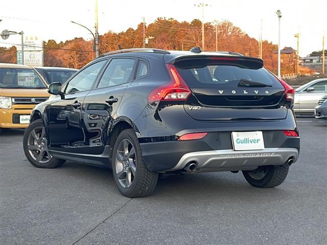 Ｖ４０ クロスカントリー　Ｄ４　純正ＨＤＤナビ／ＨＤＤ／Ｂｌｕｅｔｏｏｔｈ／ラジオ／バックカメラ／アダプティブクルーズコントロール／パドルシフト／黒革シート／前席パワーシート／運転席シートメモリ／前席シートヒーター／ＥＴＣ（3枚目）