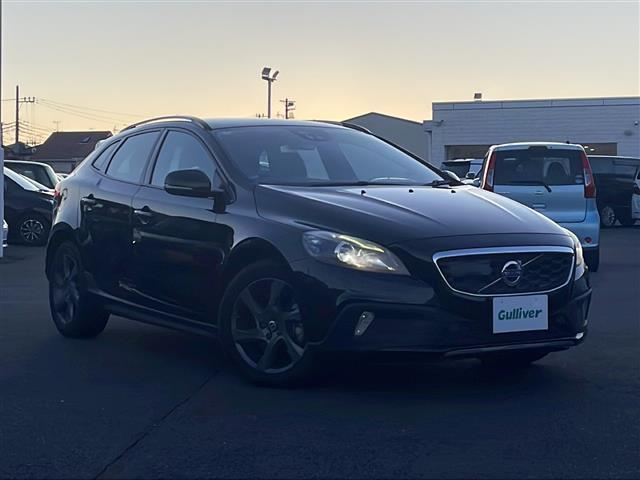 Ｖ４０ クロスカントリー　Ｄ４　純正ＨＤＤナビ／ＨＤＤ／Ｂｌｕｅｔｏｏｔｈ／ラジオ／バックカメラ／アダプティブクルーズコントロール／パドルシフト／黒革シート／前席パワーシート／運転席シートメモリ／前席シートヒーター／ＥＴＣ（5枚目）