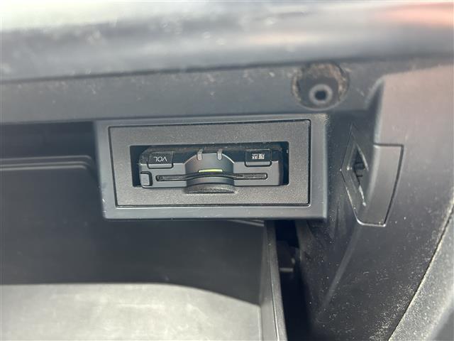 ランドクルーザープラド ＴＸ　純正ナビ（ＣＤ／ＤＶＤ／ＡＵＸ）　横滑り防止装置　盗難防止装置　ＥＴＣ　プッシュスタート　スマートキー　スペアキー×１　純正１７インチアルミホイール　純正フロアマット　保証書　取扱説明書（19枚目）
