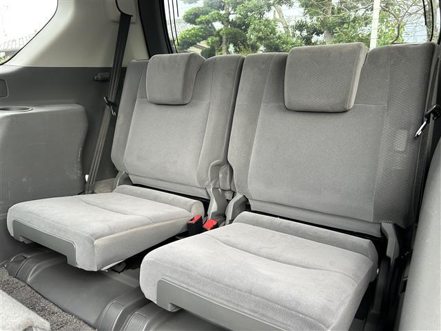 ランドクルーザープラド ＴＸ　純正ナビ（ＣＤ／ＤＶＤ／ＡＵＸ）　横滑り防止装置　盗難防止装置　ＥＴＣ　プッシュスタート　スマートキー　スペアキー×１　純正１７インチアルミホイール　純正フロアマット　保証書　取扱説明書（27枚目）