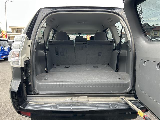 ランドクルーザープラド ＴＸ　純正ナビ（ＣＤ／ＤＶＤ／ＡＵＸ）　横滑り防止装置　盗難防止装置　ＥＴＣ　プッシュスタート　スマートキー　スペアキー×１　純正１７インチアルミホイール　純正フロアマット　保証書　取扱説明書（29枚目）