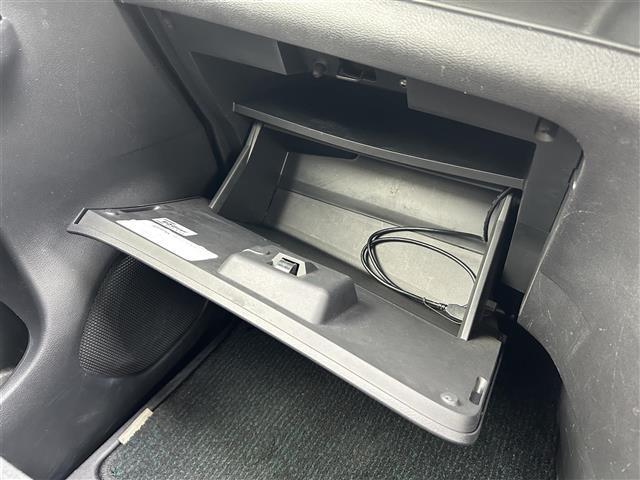 セレナ e-パワー オーテック オーテックバージョン 純正エアロパーツ(フル) 純正9インチナビ フルセグTV 全方位カメラ 追従型クルーズコントロール デジタルインナーミラー ステアリングヒーター 前席シートヒーター 両側パワスラ(21枚目)