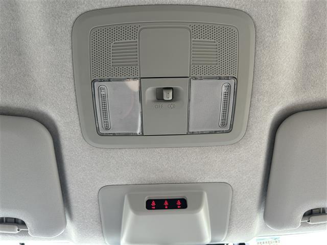 ライズ Ｚ　純正ディスプレイオーディオ　フルセグＴＶ　ＢＴ　ＡｐｐｌｅＣａｒＰｌａｙ　バックカメラ　スマアシ　追従クルコン　レーンキープアシスト　横滑り防止装置　コーナーセンサー　シートヒーター　ＢＳＭ　ＥＴＣ（12枚目）