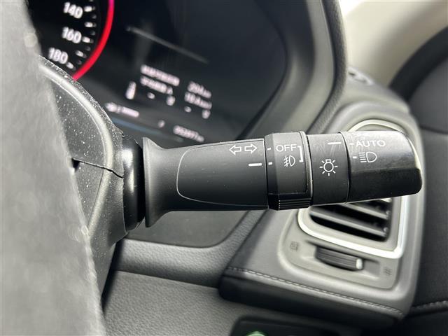 ヴェゼル ハイブリッドZ・ホンダセンシング 純正ナビTV バックカメラ 追従クルーズコントロール 電動パーキング オートブレーキホールド 前席シートヒーター ハーフレザー 衝突被害軽減システム 横滑り防止装置 レーンキープアシスト 盗難防止装置(9枚目)