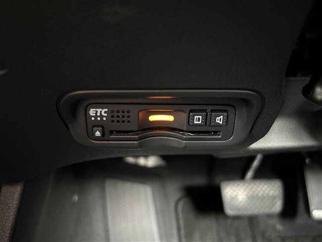 ヴェゼル ハイブリッドZ・ホンダセンシング 純正ナビTV バックカメラ 追従クルーズコントロール 電動パーキング オートブレーキホールド 前席シートヒーター ハーフレザー 衝突被害軽減システム 横滑り防止装置 レーンキープアシスト 盗難防止装置(12枚目)