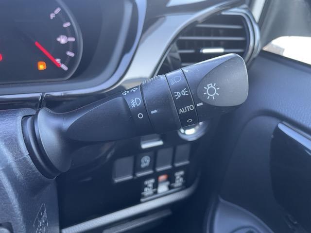 ヴォクシー V ワンオーナー 純正9インチナビ フルセグTV Bluetooth接続 DVD再生 フリップダウンモニター クルコン 両側パワスラ プッシュスタート スマートキー スペアキー Bカメラ ビルトインETC(7枚目)