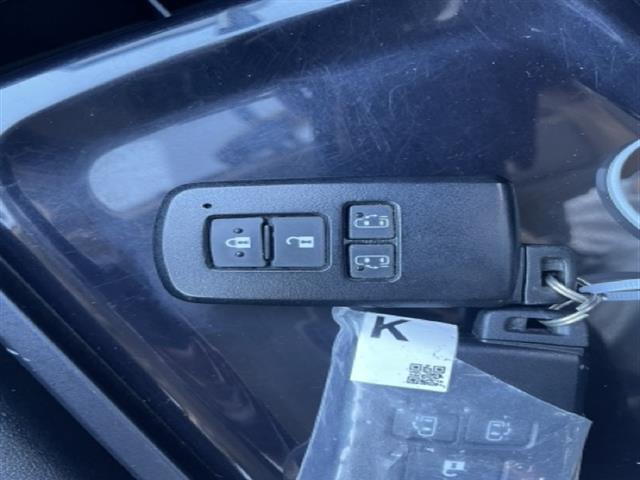 ヴォクシー V ワンオーナー 純正9インチナビ フルセグTV Bluetooth接続 DVD再生 フリップダウンモニター クルコン 両側パワスラ プッシュスタート スマートキー スペアキー Bカメラ ビルトインETC(11枚目)