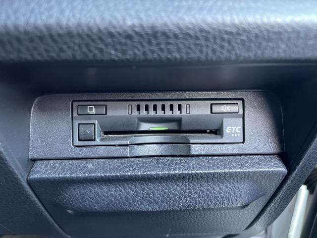 ヴォクシー V ワンオーナー 純正9インチナビ フルセグTV Bluetooth接続 DVD再生 フリップダウンモニター クルコン 両側パワスラ プッシュスタート スマートキー スペアキー Bカメラ ビルトインETC(13枚目)