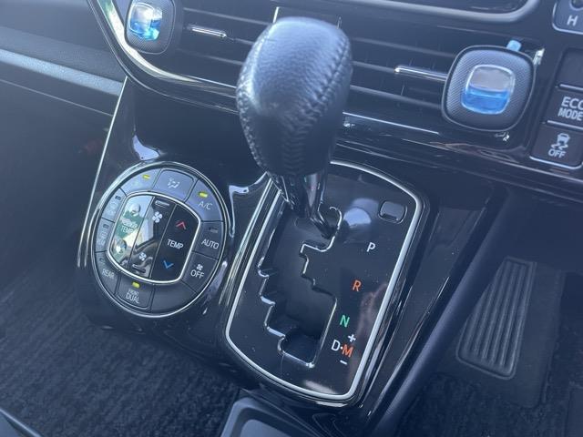 ヴォクシー V ワンオーナー 純正9インチナビ フルセグTV Bluetooth接続 DVD再生 フリップダウンモニター クルコン 両側パワスラ プッシュスタート スマートキー スペアキー Bカメラ ビルトインETC(16枚目)