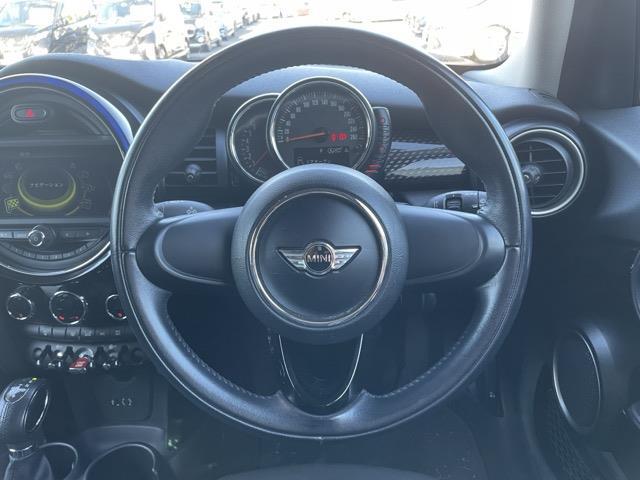 MINI クーパーS 純正ナビ Bluetooth接続 USB入力端子 AUX入力端子 プッシュスタート スマートキー スペアキー MTモード付AT 純正アルミホイール LEDオートライト(4枚目)