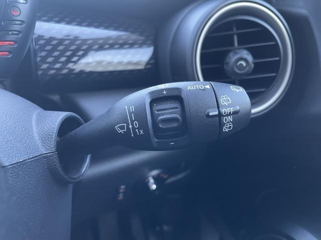 MINI クーパーS 純正ナビ Bluetooth接続 USB入力端子 AUX入力端子 プッシュスタート スマートキー スペアキー MTモード付AT 純正アルミホイール LEDオートライト(6枚目)