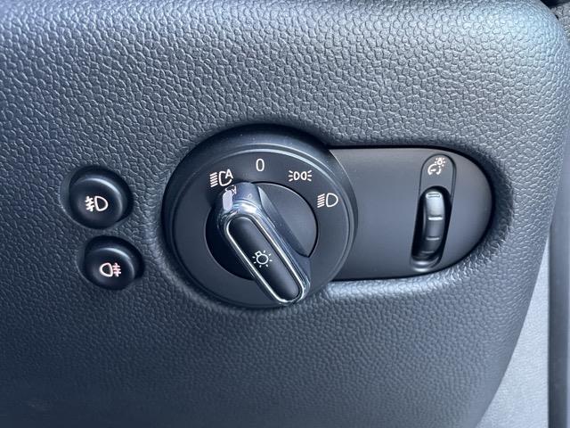 MINI クーパーS 純正ナビ Bluetooth接続 USB入力端子 AUX入力端子 プッシュスタート スマートキー スペアキー MTモード付AT 純正アルミホイール LEDオートライト(7枚目)