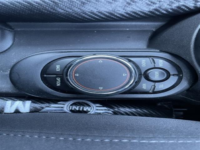 MINI クーパーS 純正ナビ Bluetooth接続 USB入力端子 AUX入力端子 プッシュスタート スマートキー スペアキー MTモード付AT 純正アルミホイール LEDオートライト(16枚目)