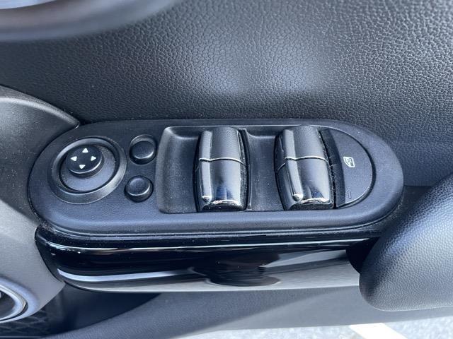 MINI クーパーS 純正ナビ Bluetooth接続 USB入力端子 AUX入力端子 プッシュスタート スマートキー スペアキー MTモード付AT 純正アルミホイール LEDオートライト(21枚目)