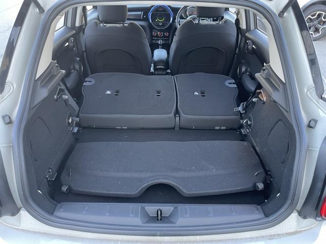 MINI クーパーS 純正ナビ Bluetooth接続 USB入力端子 AUX入力端子 プッシュスタート スマートキー スペアキー MTモード付AT 純正アルミホイール LEDオートライト(27枚目)