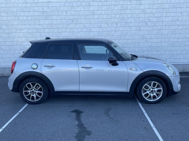 MINI クーパーS 純正ナビ Bluetooth接続 USB入力端子 AUX入力端子 プッシュスタート スマートキー スペアキー MTモード付AT 純正アルミホイール LEDオートライト(35枚目)