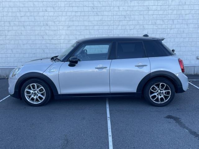 MINI クーパーS 純正ナビ Bluetooth接続 USB入力端子 AUX入力端子 プッシュスタート スマートキー スペアキー MTモード付AT 純正アルミホイール LEDオートライト(39枚目)