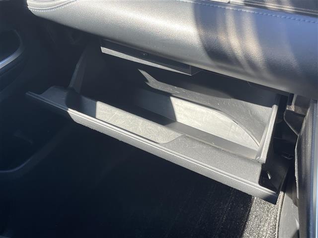 ヴォクシー ハイブリッドS-Z 純正ナビ 後席モニター フルセグTV Bluetooth接続 トヨタセーフティーセンス 4WD BSM HUD 全方位カメラ 追従クルコン 両側パワスラ 電動P・オートブレーキホールド LEDライト(21枚目)