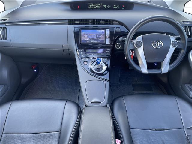 プリウス S ワンオーナー 純正ナビ フルセグTV Bluetooth接続 DVD再生 プッシュスタート スマートキー スペアキー Bカメラ ETC ドラレコ 社外HIDオートライト ステアリングスイッチ(2枚目)