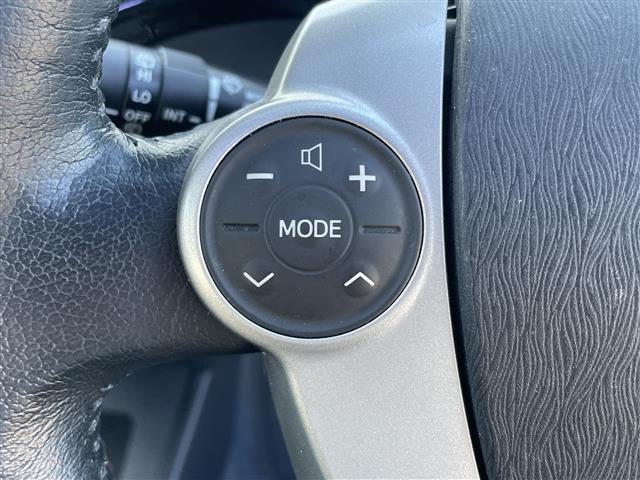 プリウス S ワンオーナー 純正ナビ フルセグTV Bluetooth接続 DVD再生 プッシュスタート スマートキー スペアキー Bカメラ ETC ドラレコ 社外HIDオートライト ステアリングスイッチ(5枚目)