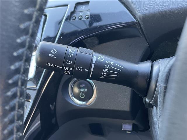 プリウス S ワンオーナー 純正ナビ フルセグTV Bluetooth接続 DVD再生 プッシュスタート スマートキー スペアキー Bカメラ ETC ドラレコ 社外HIDオートライト ステアリングスイッチ(7枚目)