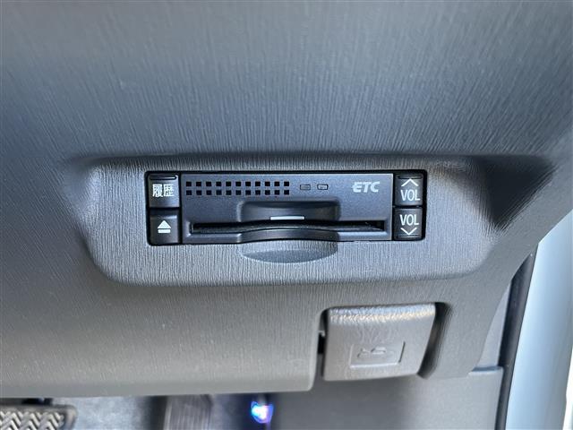 プリウス S ワンオーナー 純正ナビ フルセグTV Bluetooth接続 DVD再生 プッシュスタート スマートキー スペアキー Bカメラ ETC ドラレコ 社外HIDオートライト ステアリングスイッチ(10枚目)