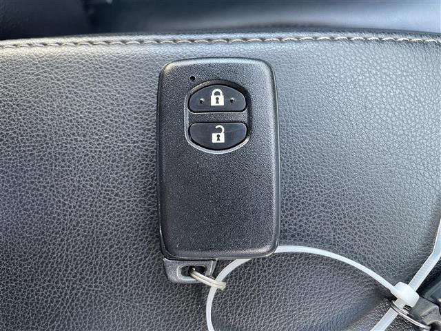 プリウス S ワンオーナー 純正ナビ フルセグTV Bluetooth接続 DVD再生 プッシュスタート スマートキー スペアキー Bカメラ ETC ドラレコ 社外HIDオートライト ステアリングスイッチ(12枚目)