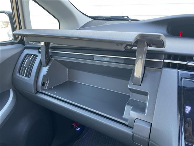 プリウス S ワンオーナー 純正ナビ フルセグTV Bluetooth接続 DVD再生 プッシュスタート スマートキー スペアキー Bカメラ ETC ドラレコ 社外HIDオートライト ステアリングスイッチ(19枚目)