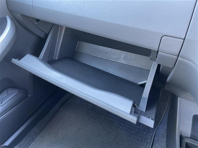 プリウス S ワンオーナー 純正ナビ フルセグTV Bluetooth接続 DVD再生 プッシュスタート スマートキー スペアキー Bカメラ ETC ドラレコ 社外HIDオートライト ステアリングスイッチ(20枚目)