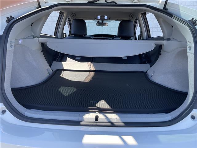 プリウス S ワンオーナー 純正ナビ フルセグTV Bluetooth接続 DVD再生 プッシュスタート スマートキー スペアキー Bカメラ ETC ドラレコ 社外HIDオートライト ステアリングスイッチ(28枚目)