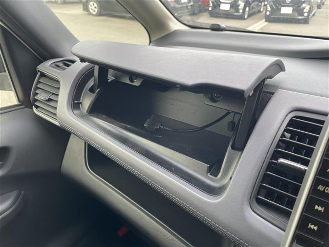 セレナ e-パワー ハイウェイスターV 純正10インチナビ フルセグTV Bluetooth接続 DVD再生 プロパイロット アラウンドビューモニター BSM エマージェンシーブレーキ 両側パワスラ 電動P・オートブレーキホールド LED(18枚目)