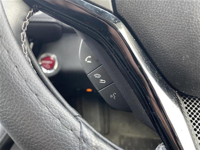 ヴェゼル ハイブリッドＺ・ホンダセンシング　純正ナビ　フルセグＴＶ　Ｂｌｕｅｔｏｏｔｈ接続　ＤＶＤ再生　ＵＳＢ入力端子　ホンダセンシング　Ｂカメラ　プッシュスタート　スマートキー　スペアキー　電動Ｐ・オートブレーキホールド　前席シートＨ（7枚目）