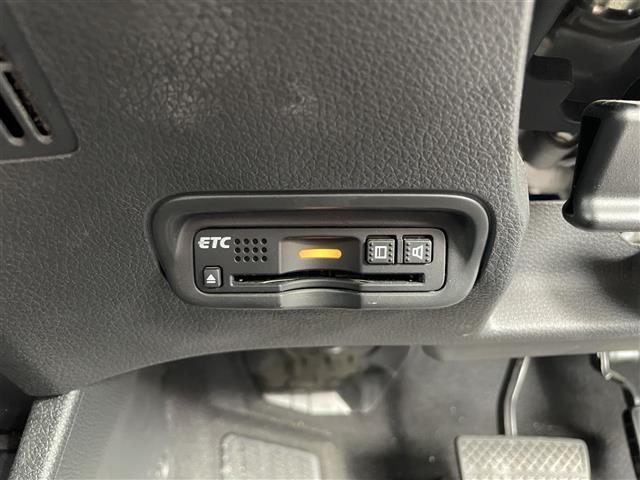 ヴェゼル ハイブリッドＺ・ホンダセンシング　純正ナビ　フルセグＴＶ　Ｂｌｕｅｔｏｏｔｈ接続　ＤＶＤ再生　ＵＳＢ入力端子　ホンダセンシング　Ｂカメラ　プッシュスタート　スマートキー　スペアキー　電動Ｐ・オートブレーキホールド　前席シートＨ（12枚目）