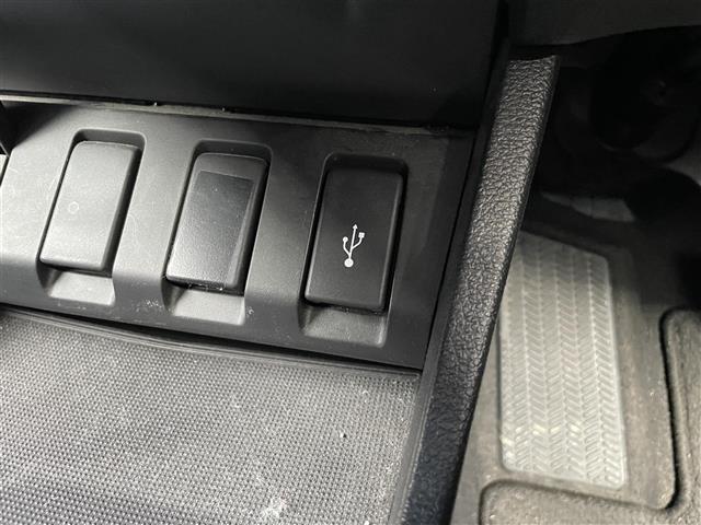 ヴェゼル ハイブリッドＺ・ホンダセンシング　純正ナビ　フルセグＴＶ　Ｂｌｕｅｔｏｏｔｈ接続　ＤＶＤ再生　ＵＳＢ入力端子　ホンダセンシング　Ｂカメラ　プッシュスタート　スマートキー　スペアキー　電動Ｐ・オートブレーキホールド　前席シートＨ（19枚目）