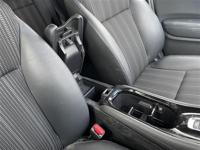 ヴェゼル ハイブリッドＺ・ホンダセンシング　純正ナビ　フルセグＴＶ　Ｂｌｕｅｔｏｏｔｈ接続　ＤＶＤ再生　ＵＳＢ入力端子　ホンダセンシング　Ｂカメラ　プッシュスタート　スマートキー　スペアキー　電動Ｐ・オートブレーキホールド　前席シートＨ（21枚目）