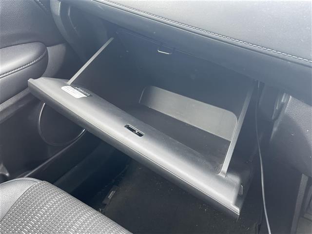 ヴェゼル ハイブリッドＺ・ホンダセンシング　純正ナビ　フルセグＴＶ　Ｂｌｕｅｔｏｏｔｈ接続　ＤＶＤ再生　ＵＳＢ入力端子　ホンダセンシング　Ｂカメラ　プッシュスタート　スマートキー　スペアキー　電動Ｐ・オートブレーキホールド　前席シートＨ（22枚目）