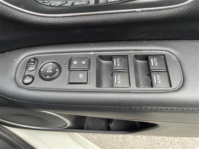 ヴェゼル ハイブリッドＺ・ホンダセンシング　純正ナビ　フルセグＴＶ　Ｂｌｕｅｔｏｏｔｈ接続　ＤＶＤ再生　ＵＳＢ入力端子　ホンダセンシング　Ｂカメラ　プッシュスタート　スマートキー　スペアキー　電動Ｐ・オートブレーキホールド　前席シートＨ（23枚目）