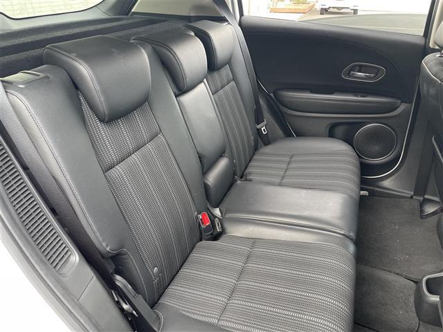 ヴェゼル ハイブリッドＺ・ホンダセンシング　純正ナビ　フルセグＴＶ　Ｂｌｕｅｔｏｏｔｈ接続　ＤＶＤ再生　ＵＳＢ入力端子　ホンダセンシング　Ｂカメラ　プッシュスタート　スマートキー　スペアキー　電動Ｐ・オートブレーキホールド　前席シートＨ（26枚目）