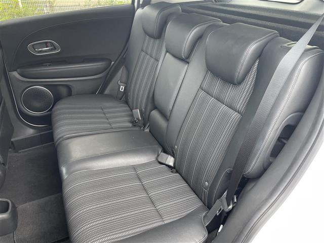 ヴェゼル ハイブリッドＺ・ホンダセンシング　純正ナビ　フルセグＴＶ　Ｂｌｕｅｔｏｏｔｈ接続　ＤＶＤ再生　ＵＳＢ入力端子　ホンダセンシング　Ｂカメラ　プッシュスタート　スマートキー　スペアキー　電動Ｐ・オートブレーキホールド　前席シートＨ（27枚目）