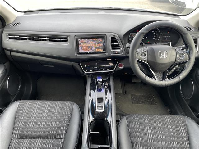 ヴェゼル ハイブリッドＺ・ホンダセンシング　純正ナビ　フルセグＴＶ　Ｂｌｕｅｔｏｏｔｈ接続　ＤＶＤ再生　ＵＳＢ入力端子　ホンダセンシング　Ｂカメラ　プッシュスタート　スマートキー　スペアキー　電動Ｐ・オートブレーキホールド　前席シートＨ（42枚目）