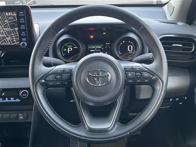 ヤリスクロス ハイブリッドG 純正ディスプレイナビ AppleCarPlay 360度カメラ バックカメラ プリクラッシュ レーダークルコン アドバンストパーク ブラインドスポットモニター コーナーセンサー オートブレーキホールド(3枚目)