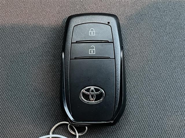 ヤリスクロス ハイブリッドG 純正ディスプレイナビ AppleCarPlay 360度カメラ バックカメラ プリクラッシュ レーダークルコン アドバンストパーク ブラインドスポットモニター コーナーセンサー オートブレーキホールド(11枚目)