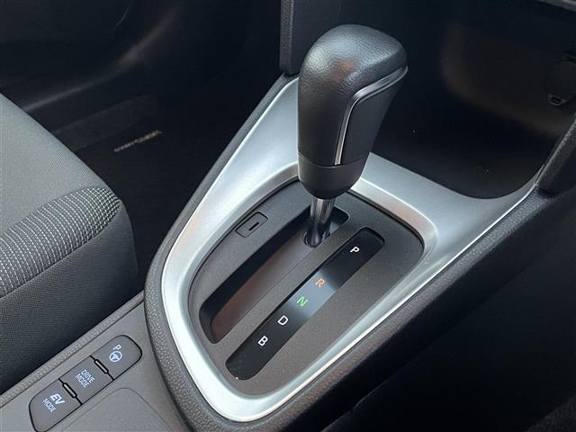 ヤリスクロス ハイブリッドG 純正ディスプレイナビ AppleCarPlay 360度カメラ バックカメラ プリクラッシュ レーダークルコン アドバンストパーク ブラインドスポットモニター コーナーセンサー オートブレーキホールド(18枚目)