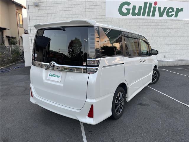 ヴォクシー ＺＳ　煌ＩＩＩ　純正９インチナビＴＶ・ＢＴ・トヨタセーフティセンス・両側パワスラ・クルコン・ハーフレザー・ＬＥＤオートライト・オートハイビーム・スマートキー（4枚目）