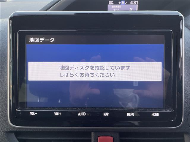 ヴォクシー ＺＳ　煌ＩＩＩ　純正９インチナビＴＶ・ＢＴ・トヨタセーフティセンス・両側パワスラ・クルコン・ハーフレザー・ＬＥＤオートライト・オートハイビーム・スマートキー（10枚目）