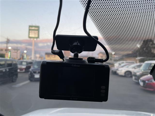 ヴォクシー ＺＳ　煌ＩＩＩ　純正９インチナビＴＶ・ＢＴ・トヨタセーフティセンス・両側パワスラ・クルコン・ハーフレザー・ＬＥＤオートライト・オートハイビーム・スマートキー（13枚目）