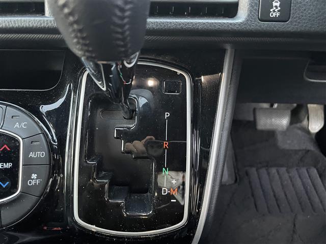 ヴォクシー ＺＳ　煌ＩＩＩ　純正９インチナビＴＶ・ＢＴ・トヨタセーフティセンス・両側パワスラ・クルコン・ハーフレザー・ＬＥＤオートライト・オートハイビーム・スマートキー（18枚目）