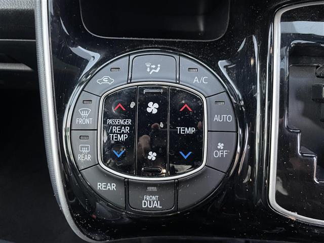 ヴォクシー ＺＳ　煌ＩＩＩ　純正９インチナビＴＶ・ＢＴ・トヨタセーフティセンス・両側パワスラ・クルコン・ハーフレザー・ＬＥＤオートライト・オートハイビーム・スマートキー（19枚目）