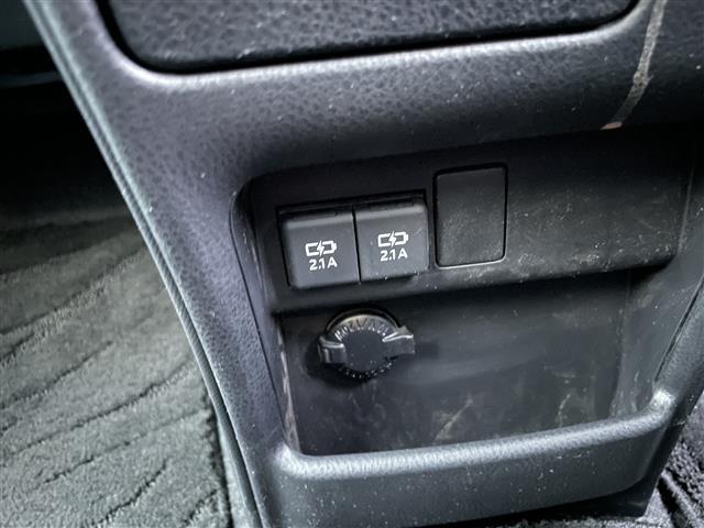 ヴォクシー ＺＳ　煌ＩＩＩ　純正９インチナビＴＶ・ＢＴ・トヨタセーフティセンス・両側パワスラ・クルコン・ハーフレザー・ＬＥＤオートライト・オートハイビーム・スマートキー（22枚目）