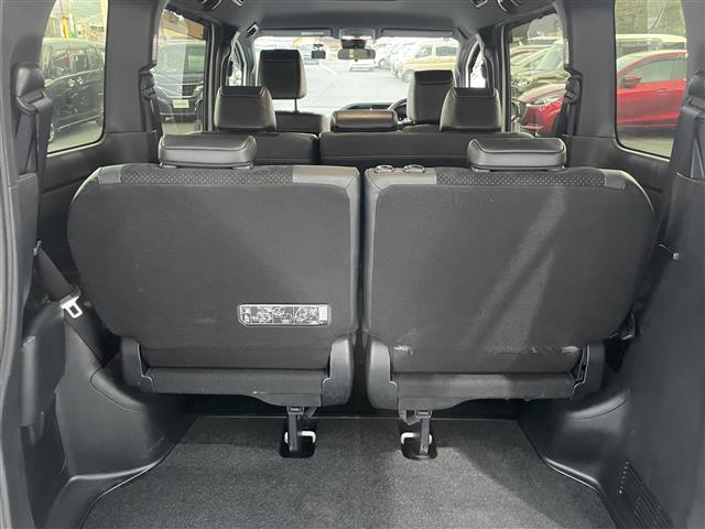 ヴォクシー ＺＳ　煌ＩＩＩ　純正９インチナビＴＶ・ＢＴ・トヨタセーフティセンス・両側パワスラ・クルコン・ハーフレザー・ＬＥＤオートライト・オートハイビーム・スマートキー（32枚目）